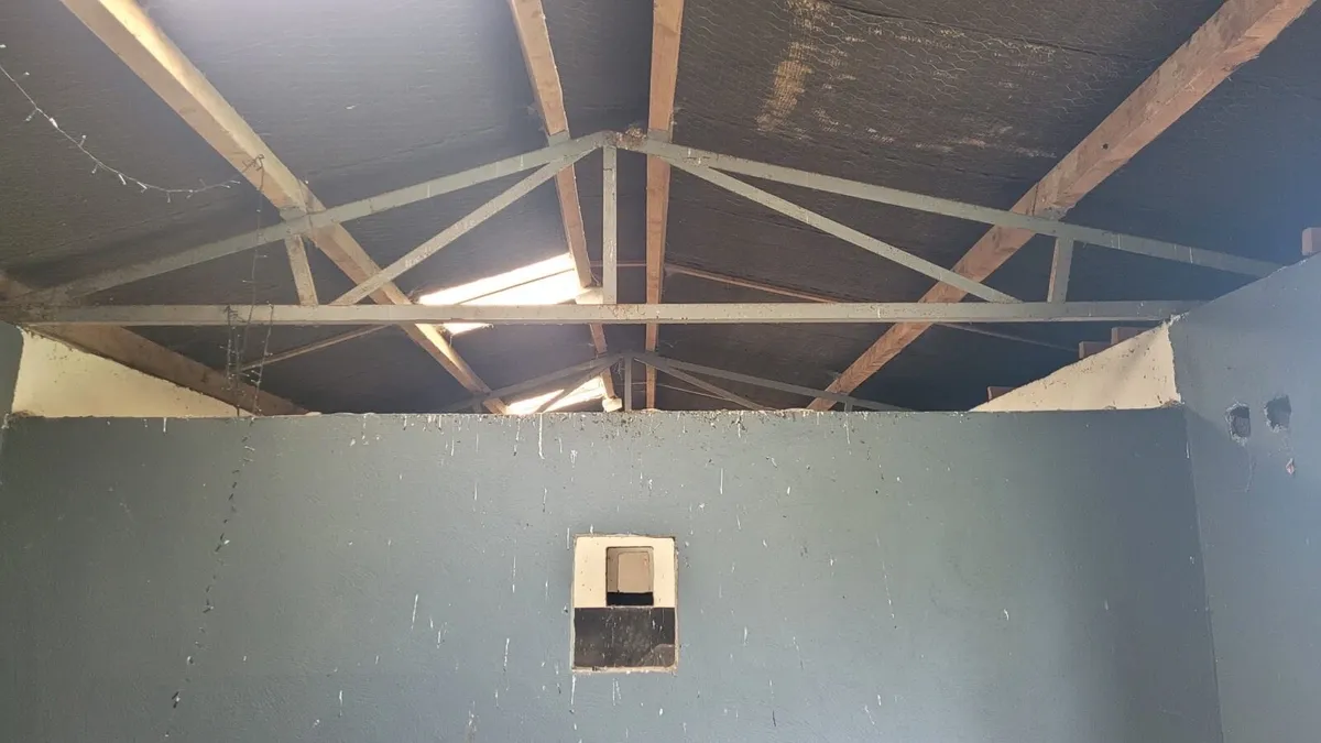 Roof and stable doors - Image 2