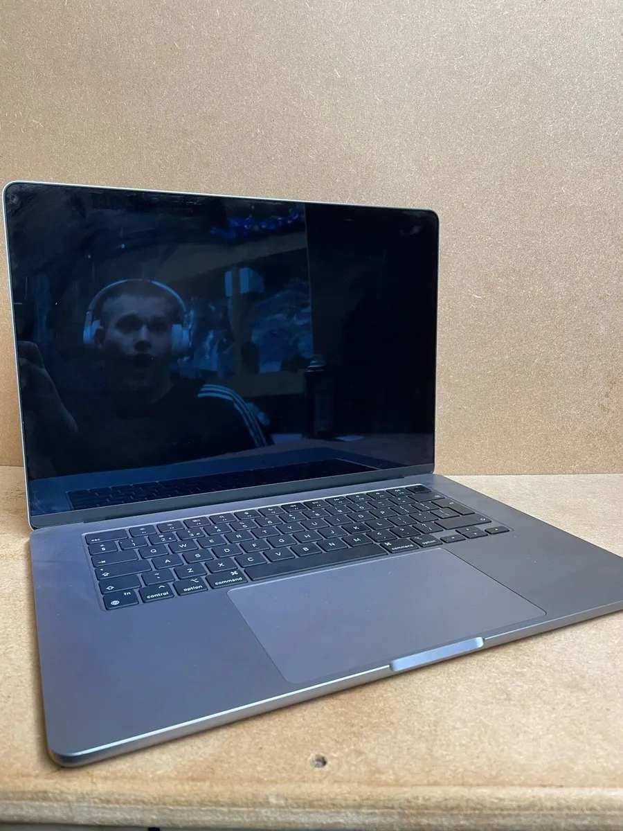 MacBook Air M2 A2941 - Image 1