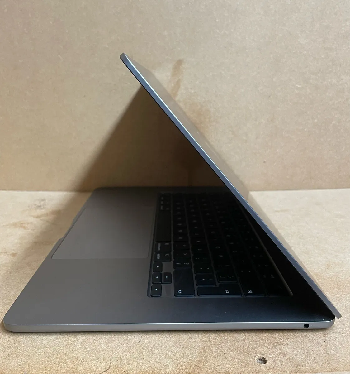 MacBook Air M2 A2941 - Image 3