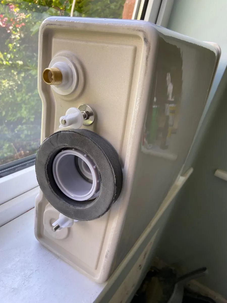 Cistern for toilet - brand new - never installed - Image 3