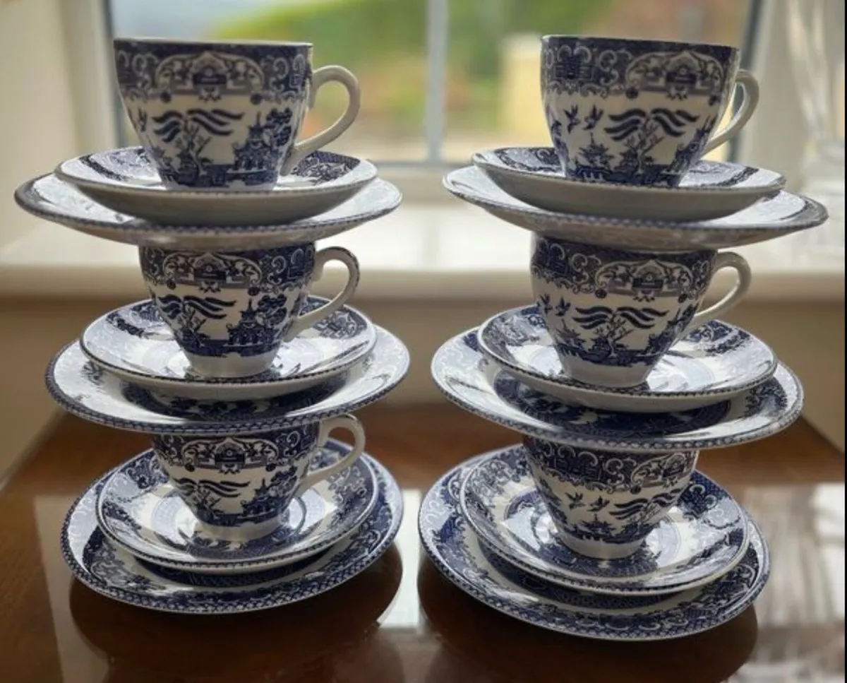 Vintage blue willow - Image 1