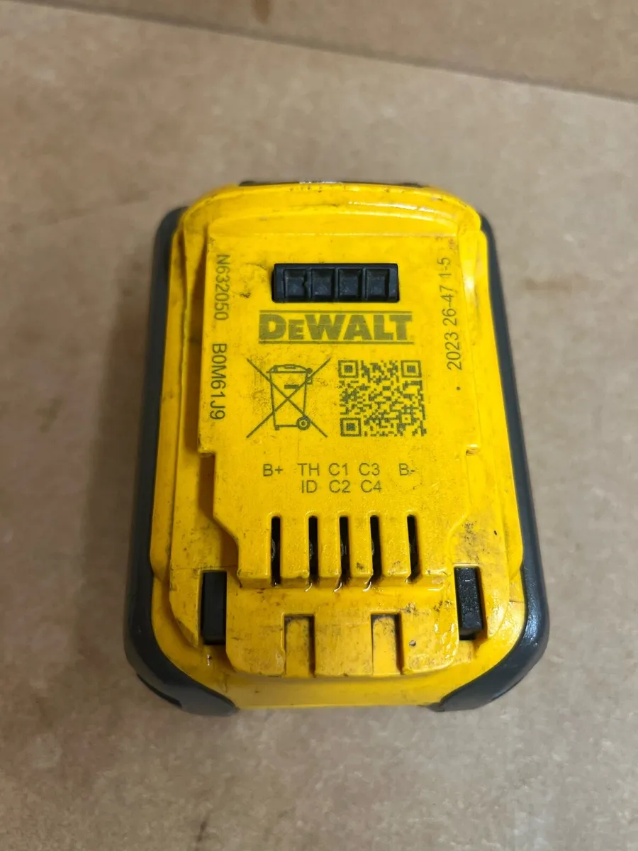 Dewalt 6ah battery 54v - Image 3