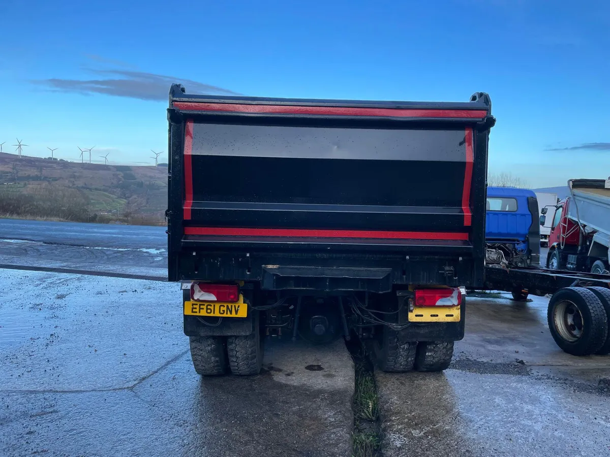 2012 scania P360 8x4 tipper - Image 2