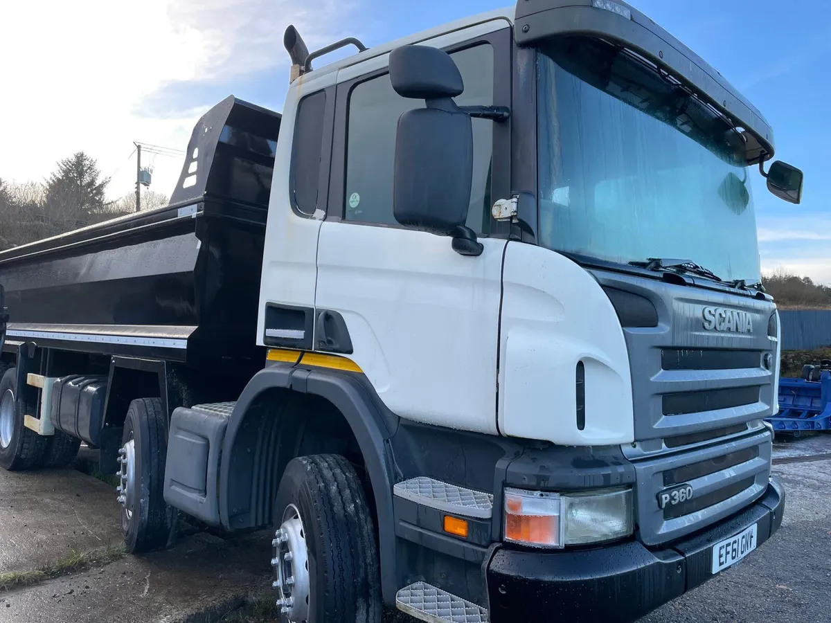 2012 scania P360 8x4 tipper - Image 3