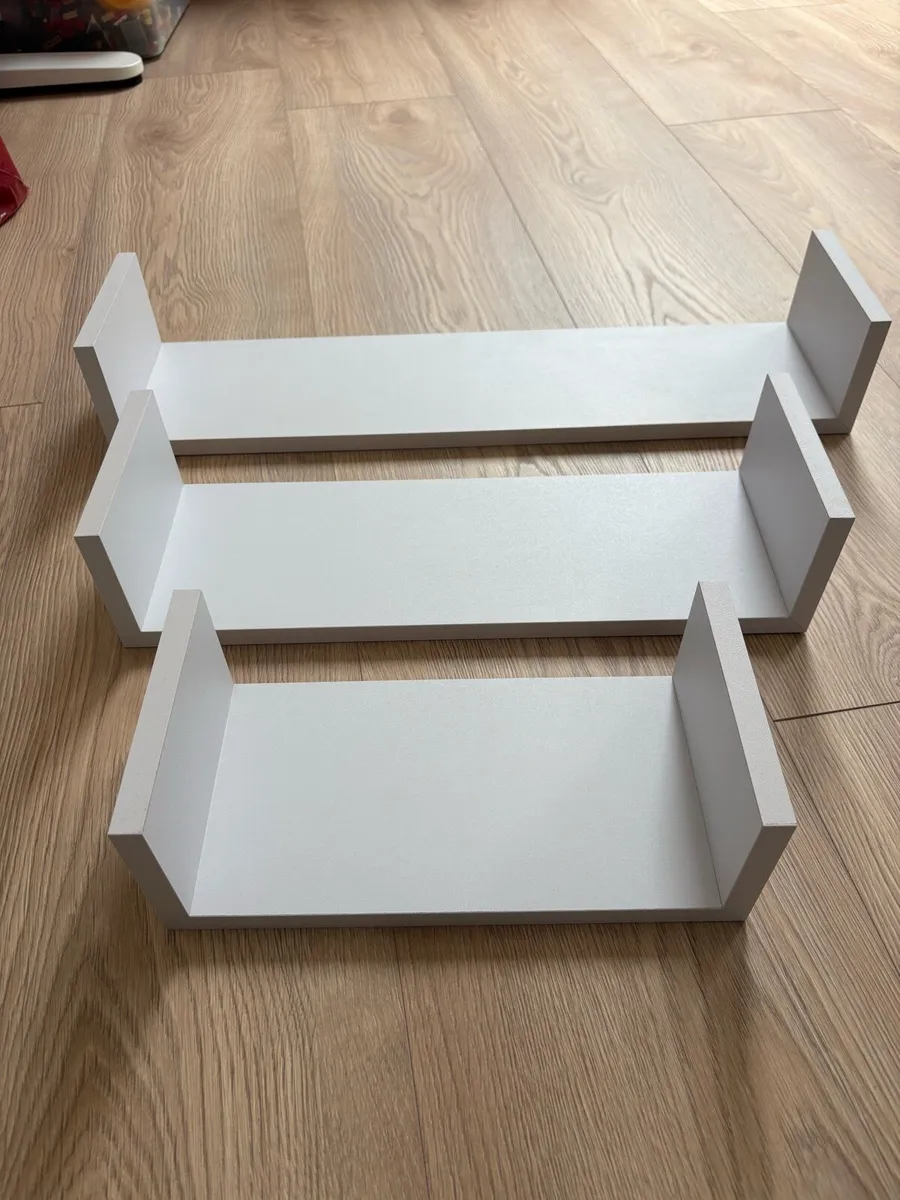 Set of 3 shelves - Image 1