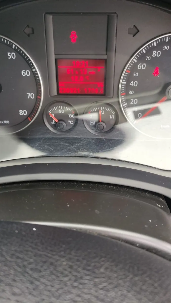 Car VW Jetta - Image 4
