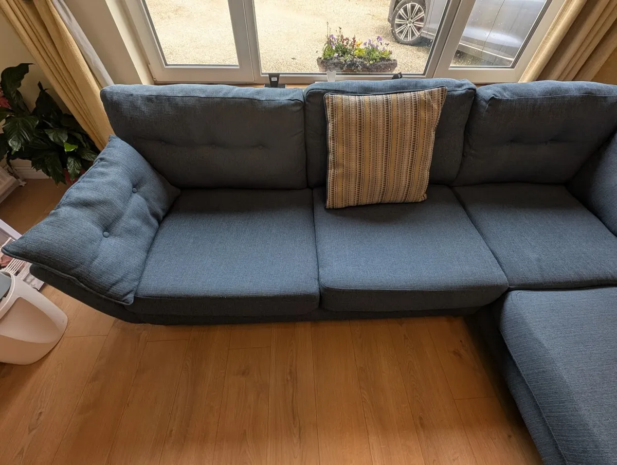 Corner sofa- 4 seater - Image 3
