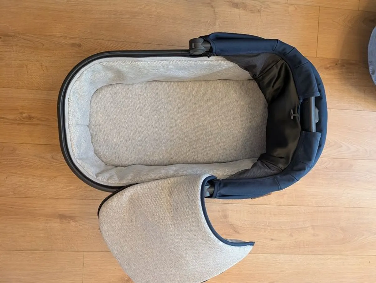 Uppababy V2 Buggy and Bassinet - Image 3