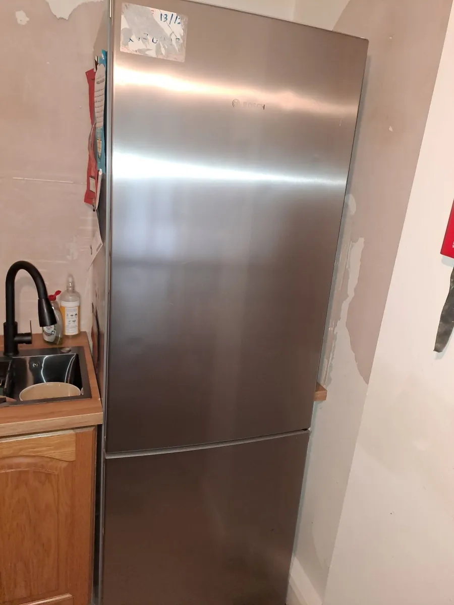 Bosch Series 4 Freestanding Fridge freezer - Image 1