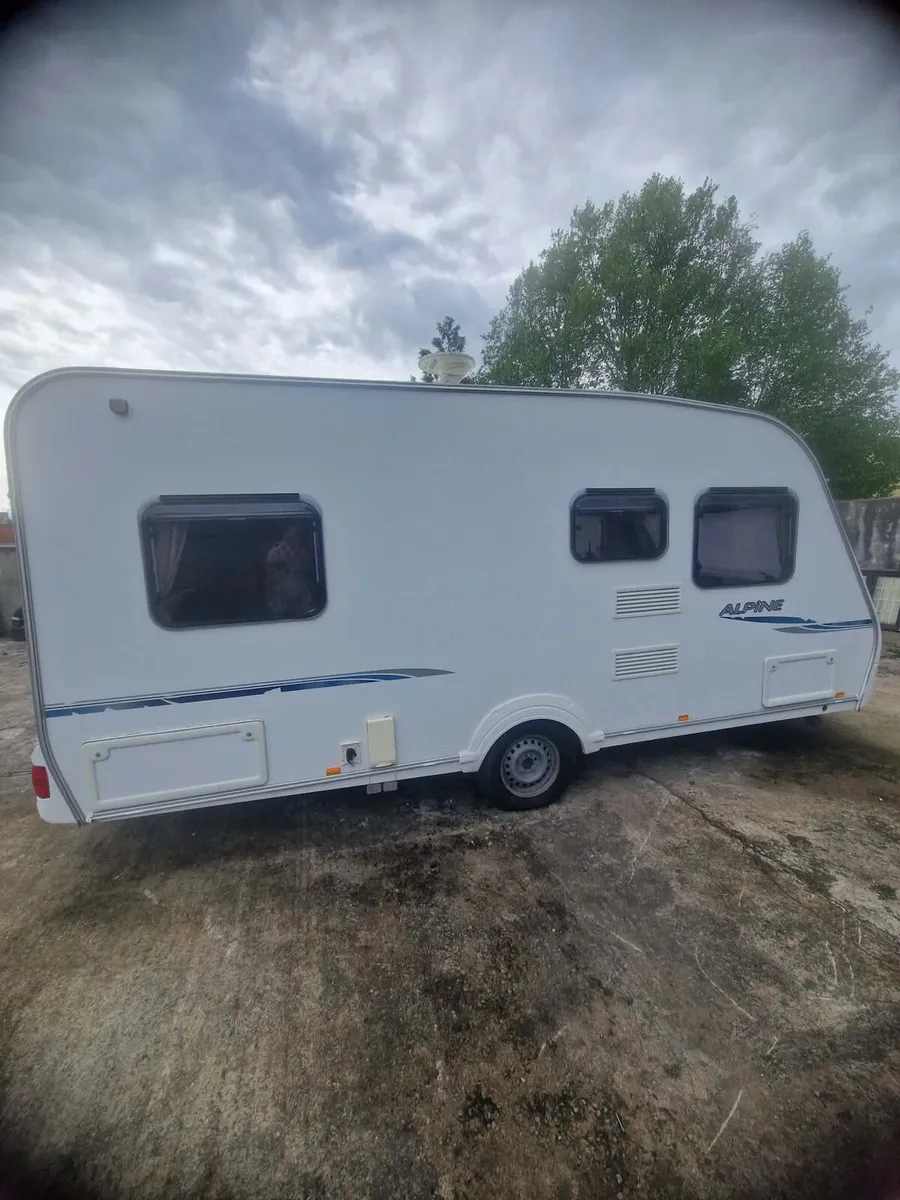 Sprite alpine fixed bed caravan - Image 3