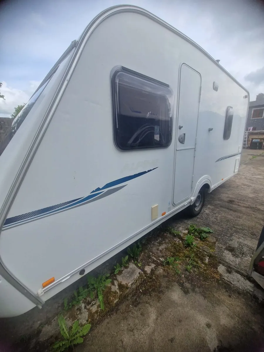 Sprite alpine fixed bed caravan - Image 4