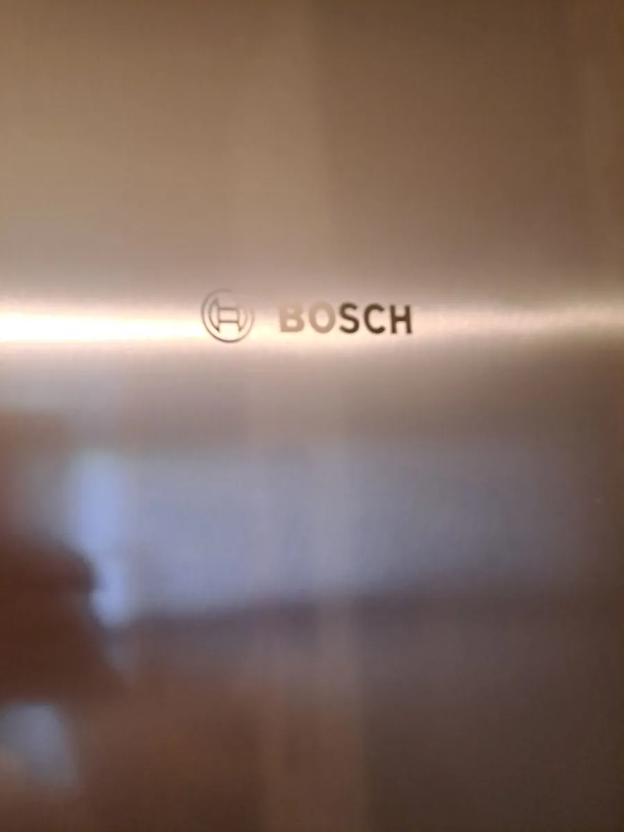 Bosch Series 4 Freestanding Fridge freezer - Image 3