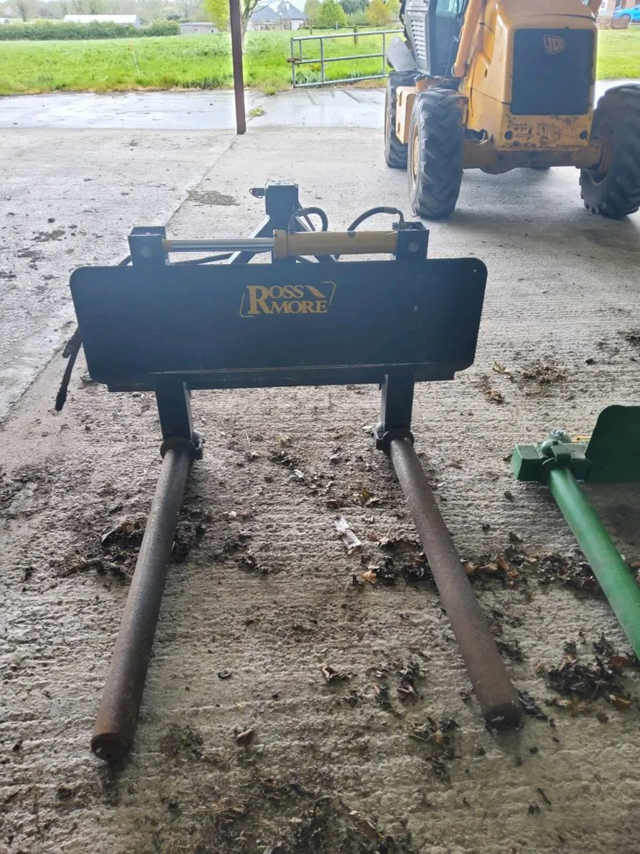 Bale handler - Image 1