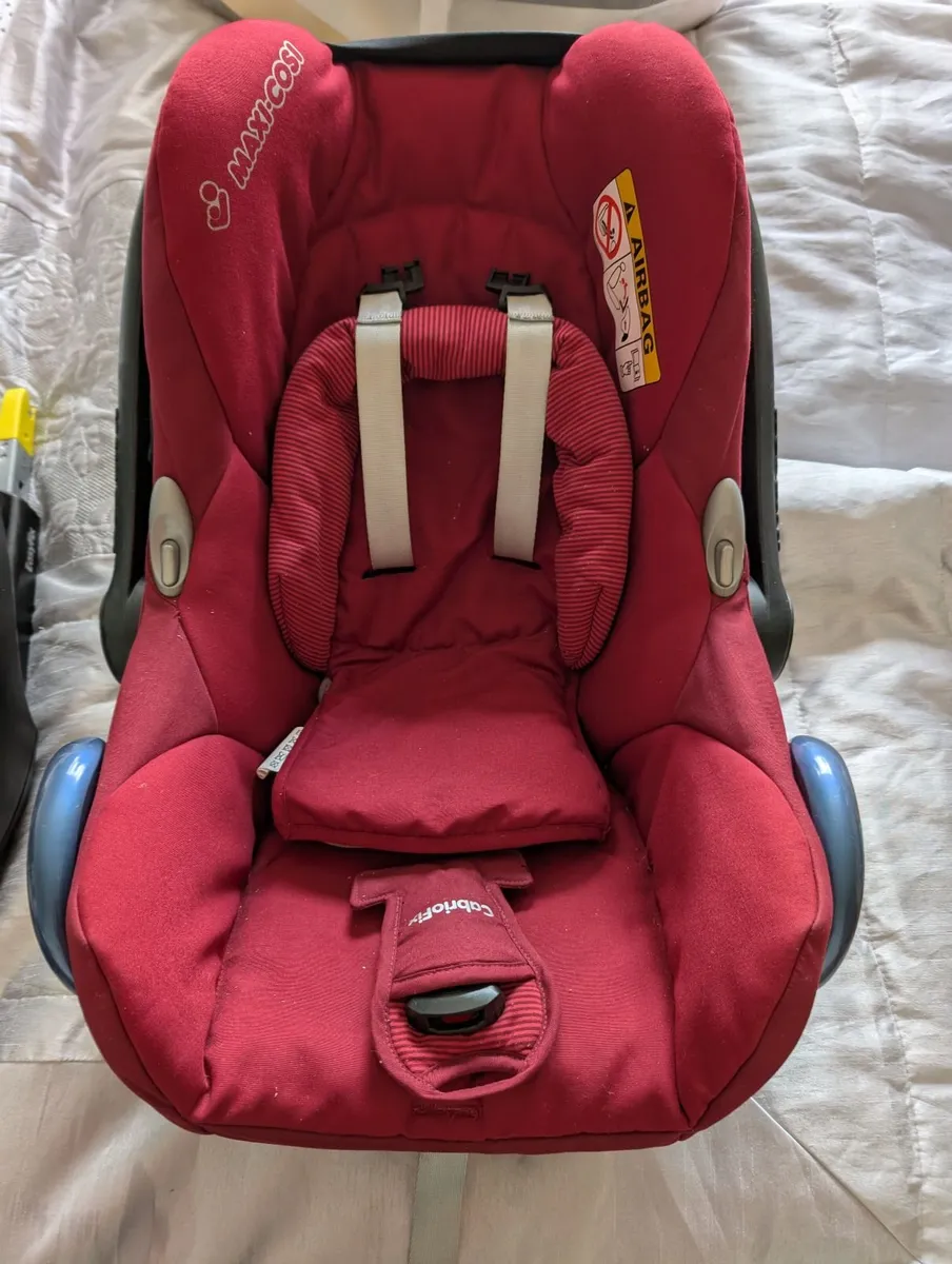 Maxi cosi car seat and base i size - Image 1