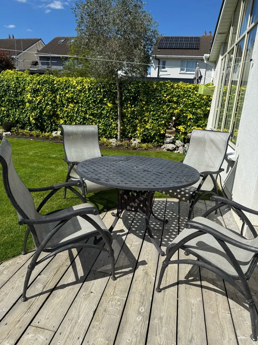Garden furniture - Image 1