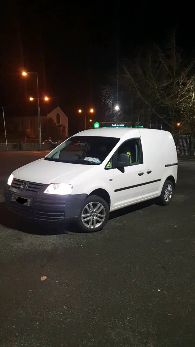 VW Caddy van - Image 4