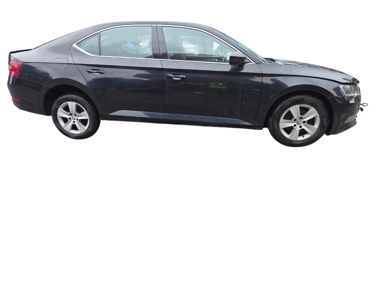 2017 SKODA SUPERB For Breaking/Dismantling - Image 3