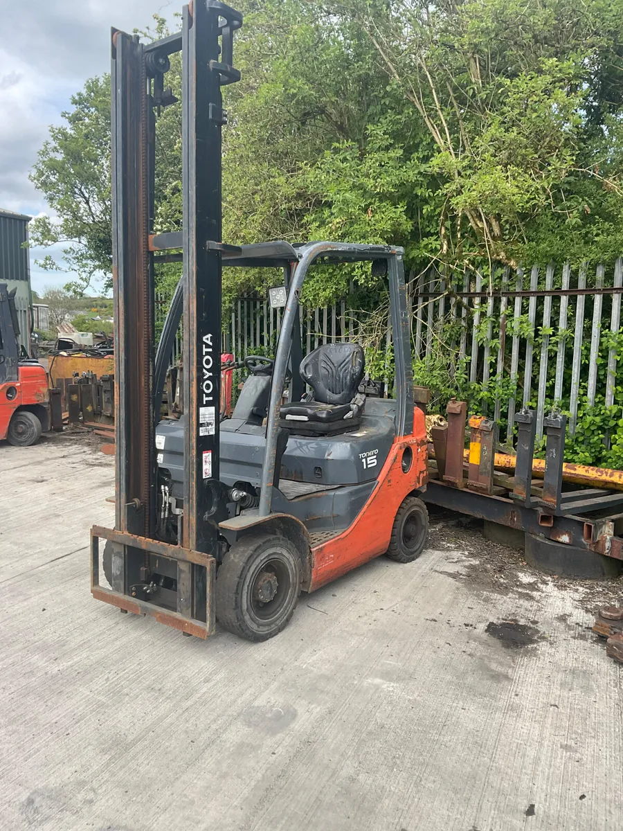 FORKLIFT - Image 1