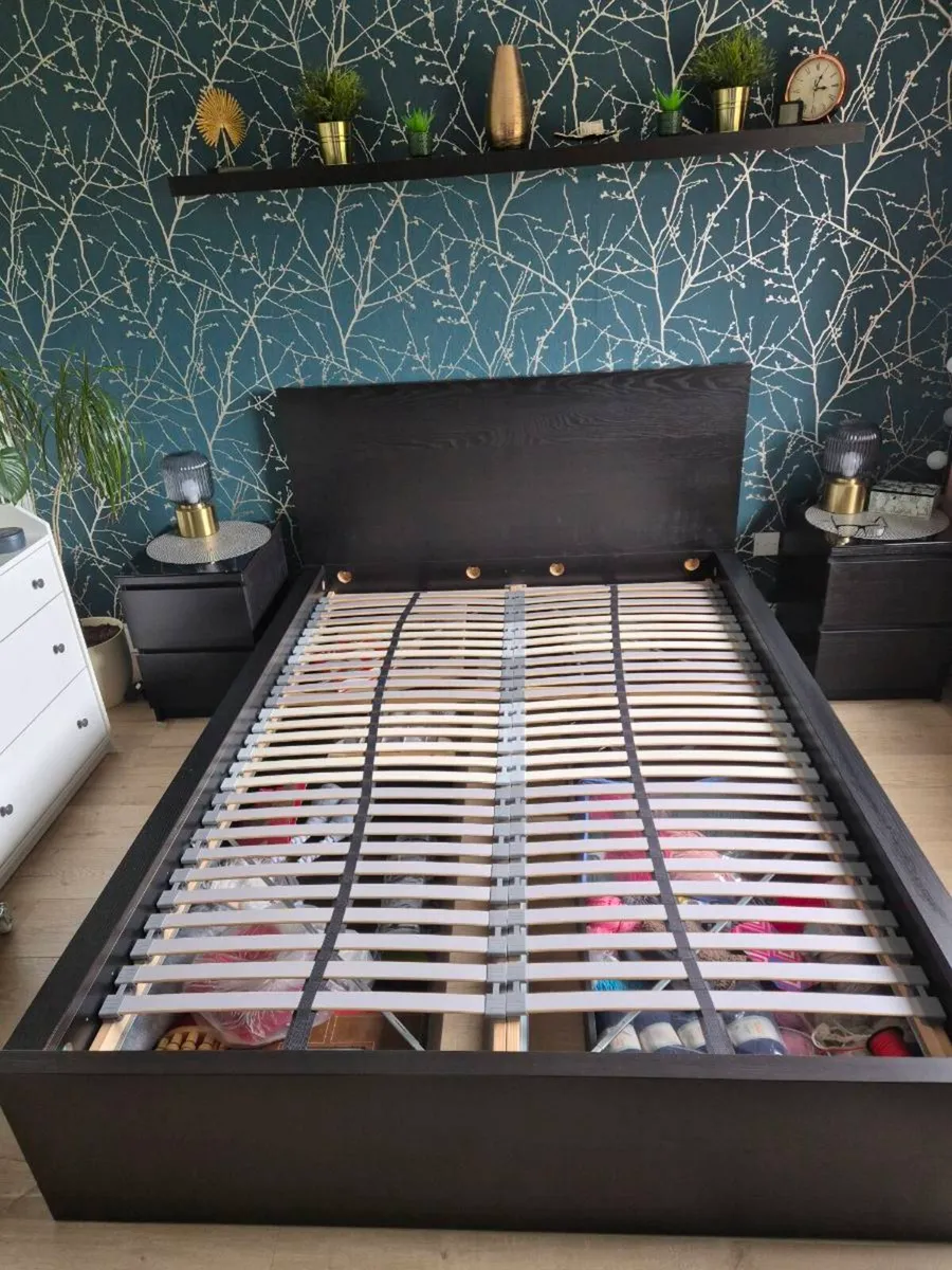 Bed frame - Image 1