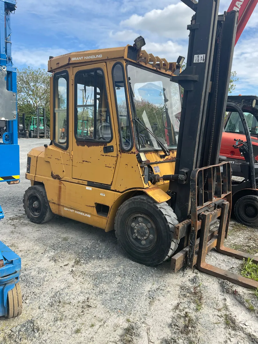FORKLIFT - Image 2