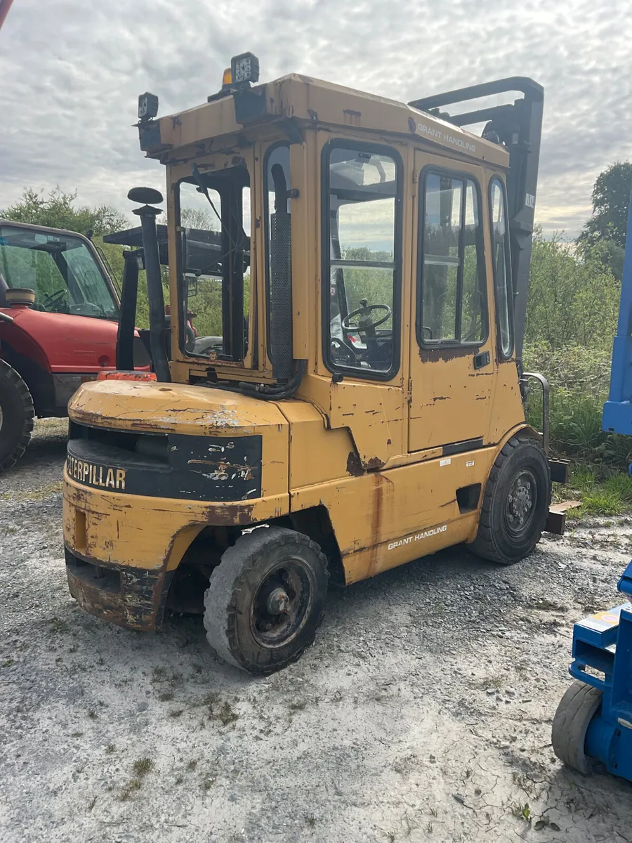 FORKLIFT - Image 1