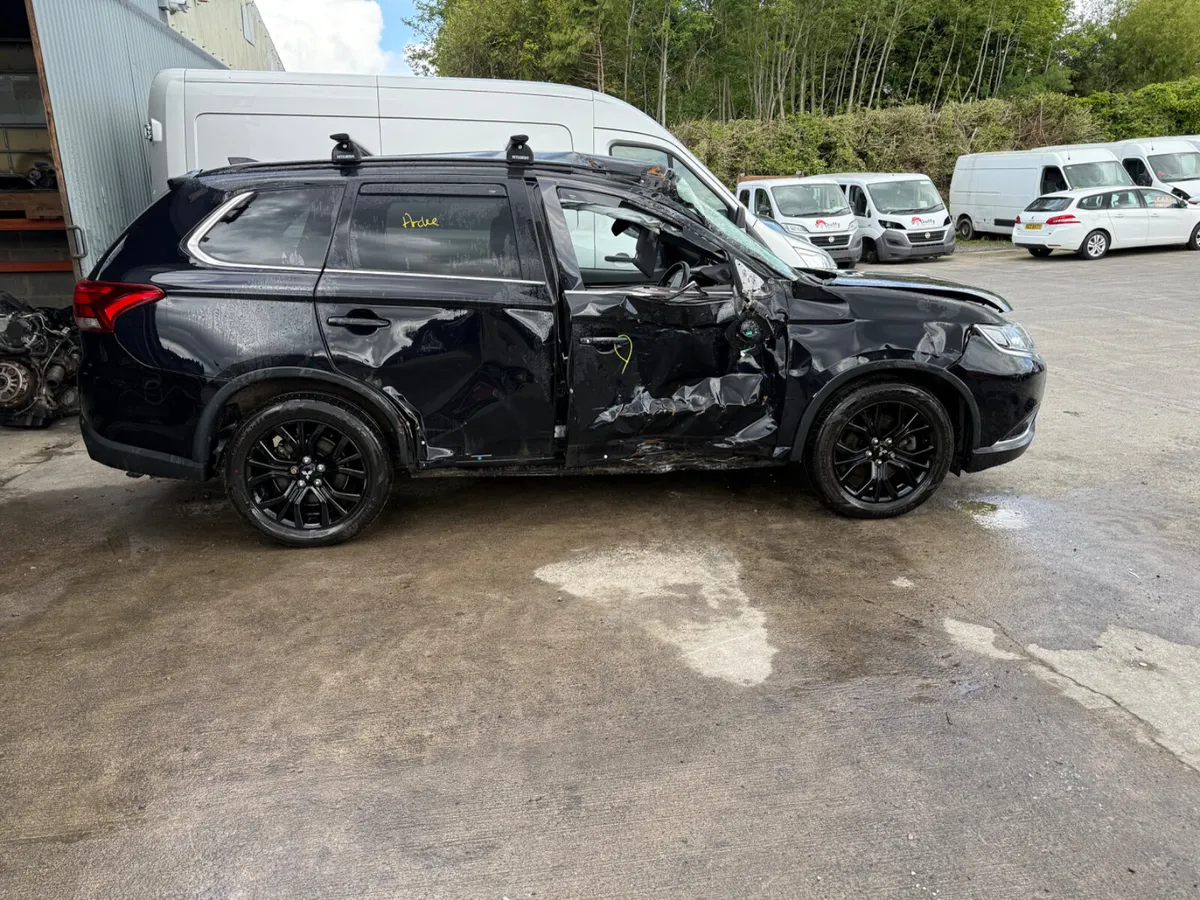 2019 Mitsubishi Outlander 2.0 ptl Auto 7 seatet - Image 4