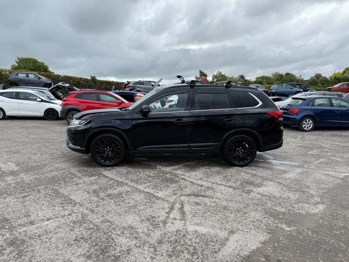 2019 Mitsubishi Outlander 2.0 ptl Auto 7 seatet - Image 3
