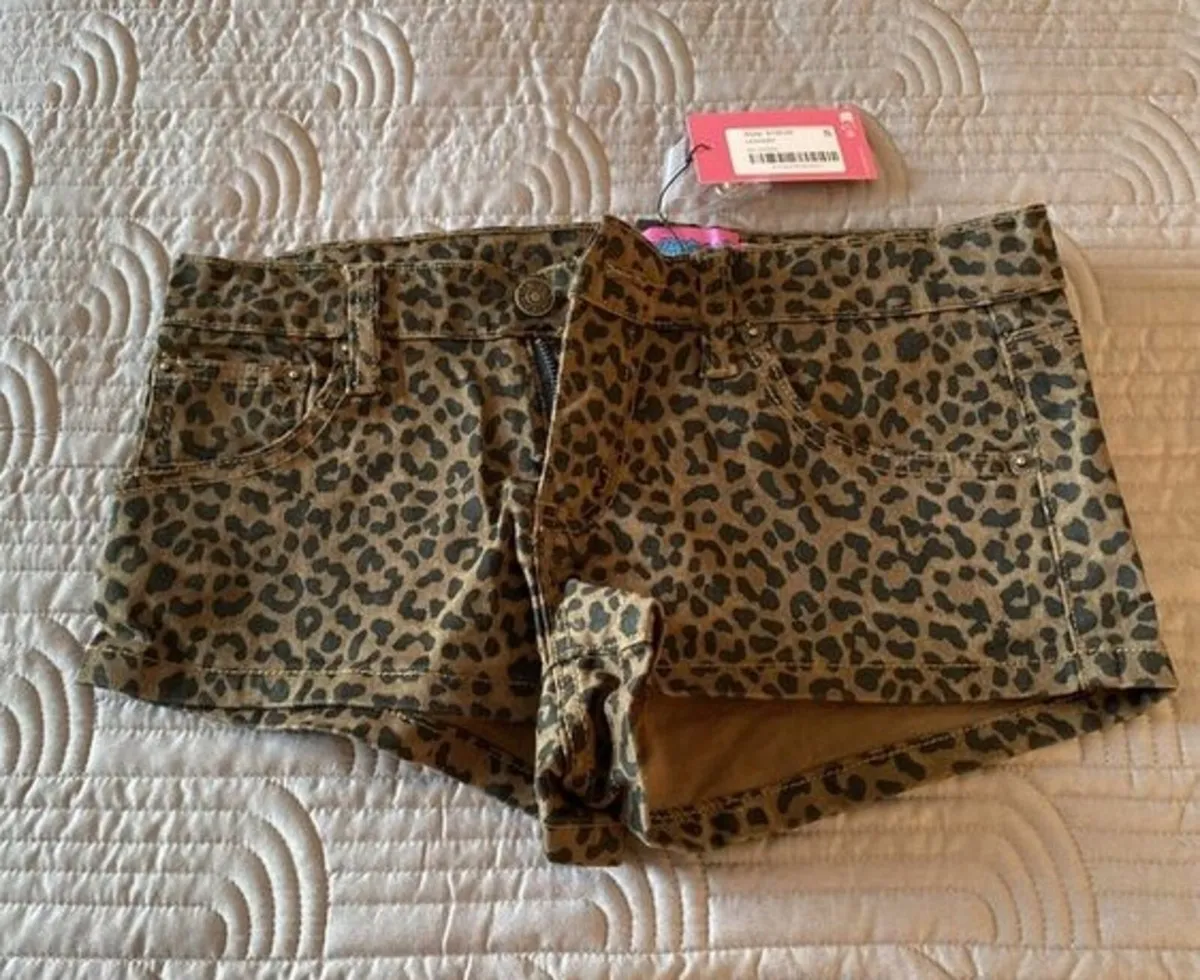 BNWT Edikted Leopard Printed Twill Micro Shorts - Image 2
