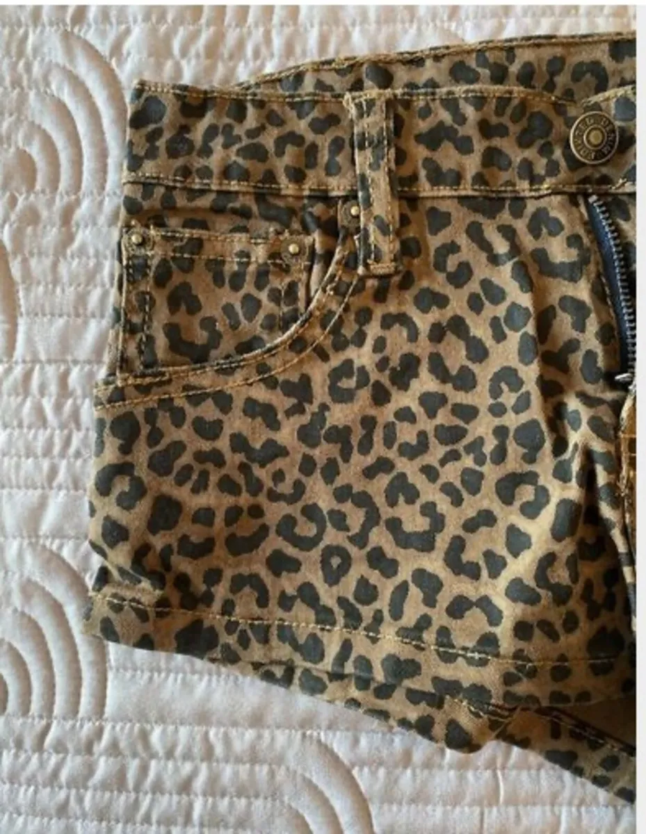 BNWT Edikted Leopard Printed Twill Micro Shorts - Image 3
