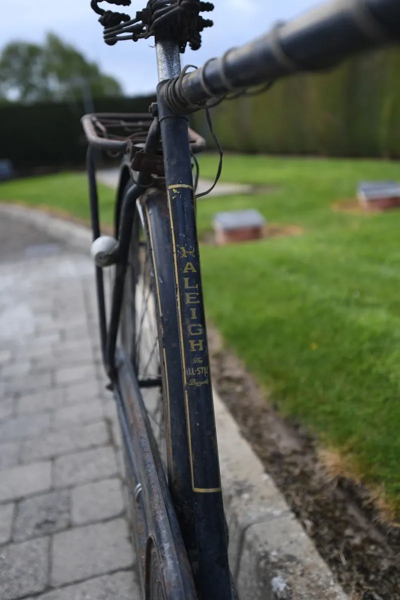 Gents high nelly bicycle - Image 2