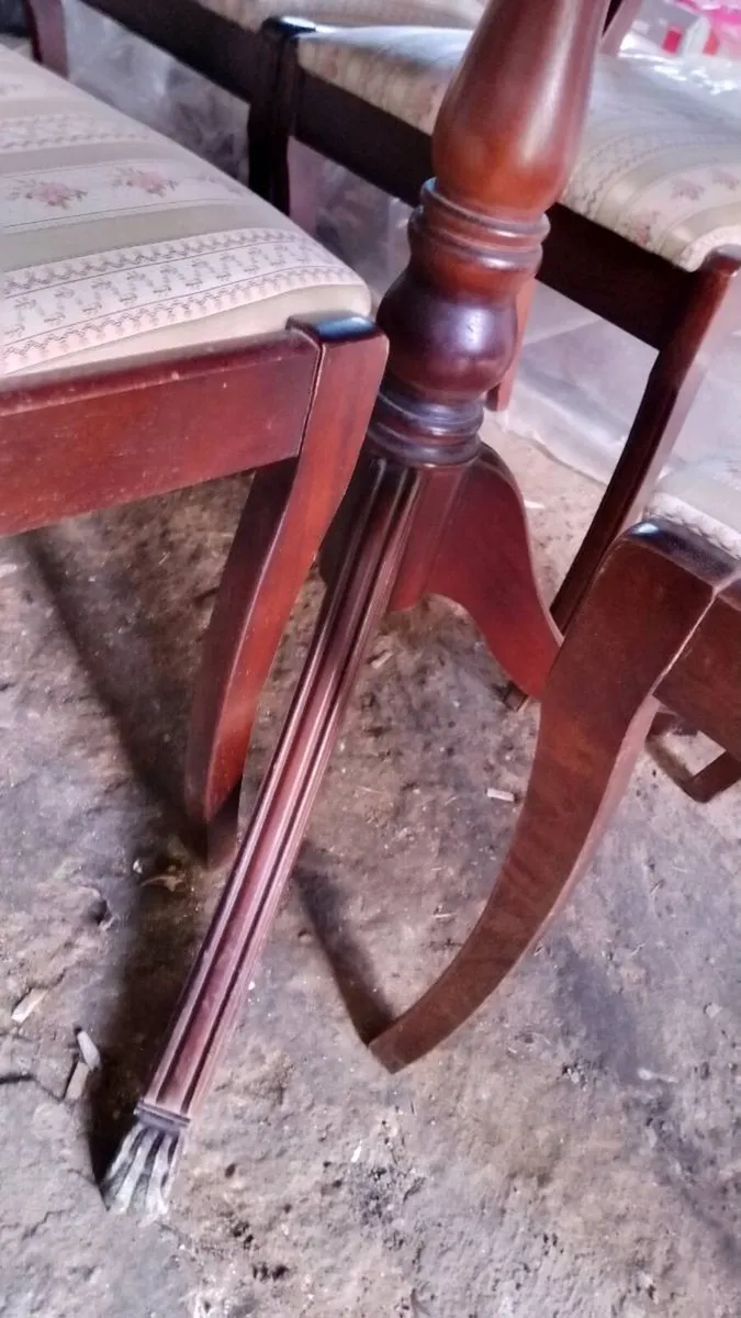 Dinning table and 6 chairs - Image 3