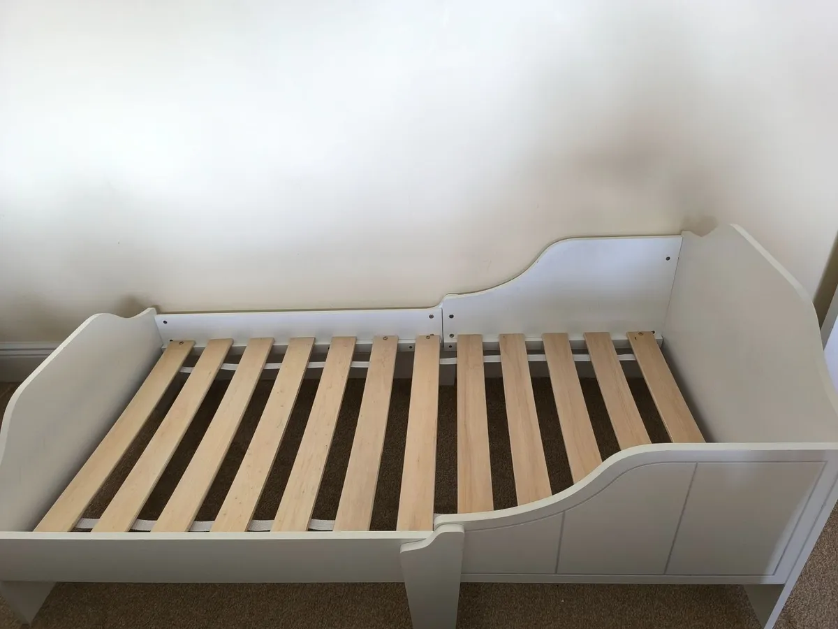 Toddler bed and Mattress - Image 1
