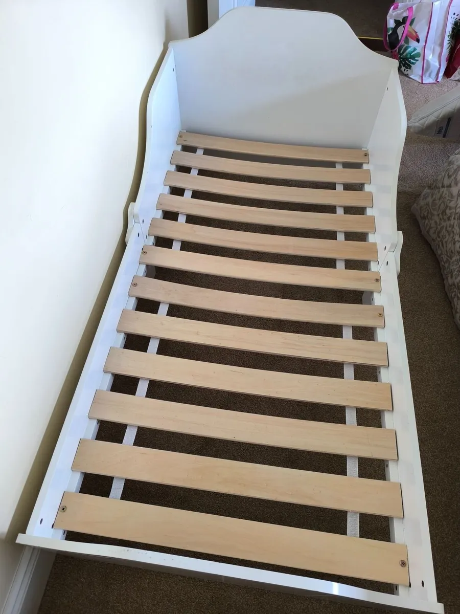 Toddler bed and Mattress - Image 2