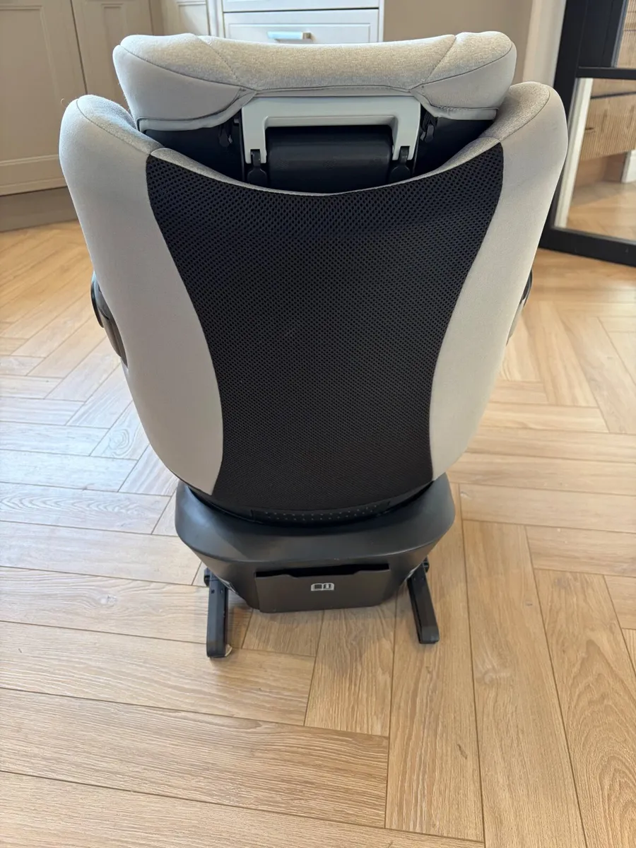 Joie 360 Car seat - Image 2