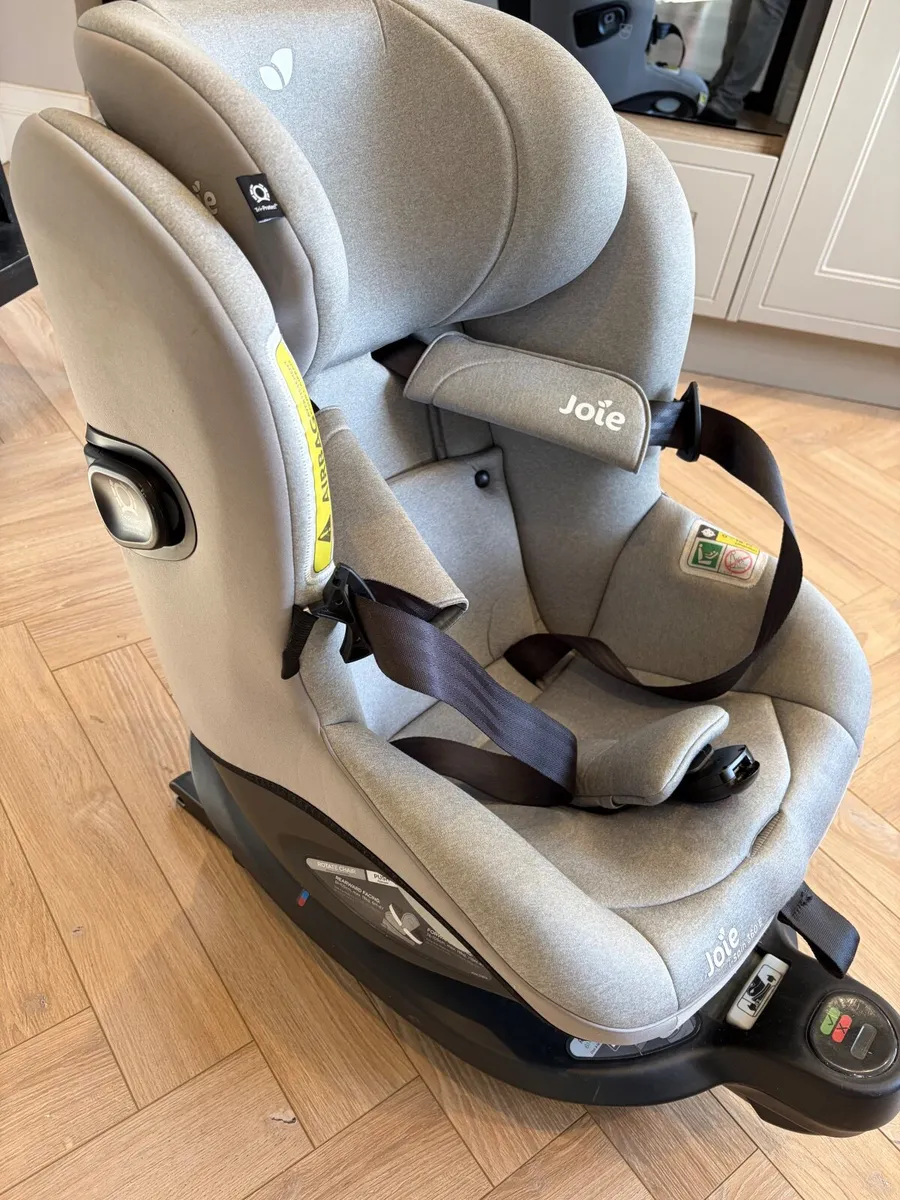 Joie 360 Car seat - Image 1