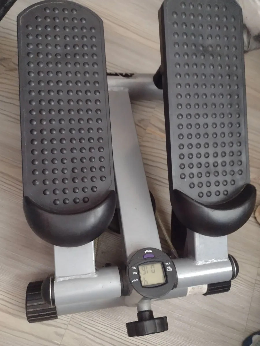 New V-Fit mini exercise stepper - Image 3