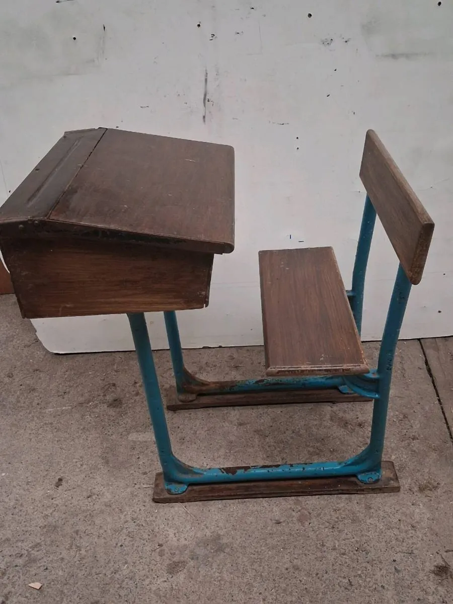 Old school desk - Image 1