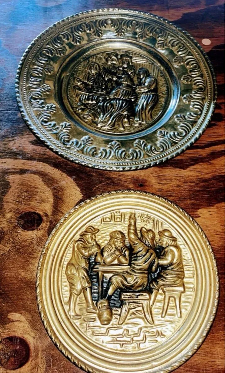 1960s brass embossed wall plates - Image 4