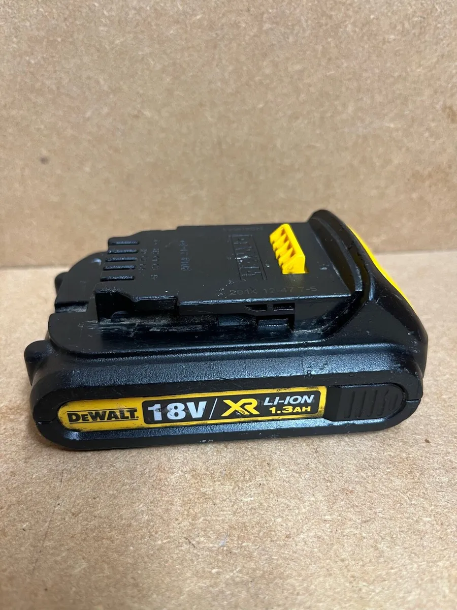 Dewalt 1.3ah 18v battery - Image 3