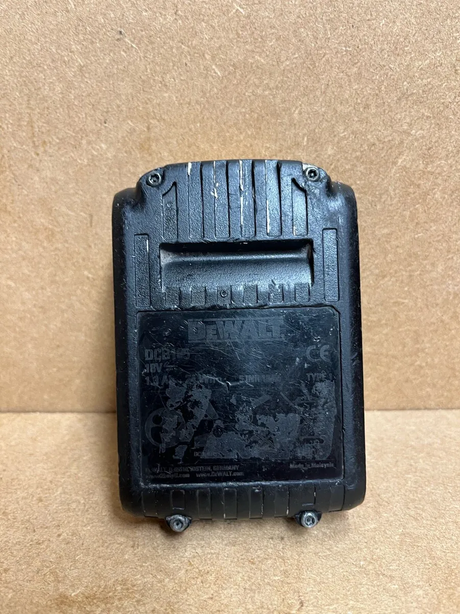 Dewalt 1.3ah 18v battery - Image 4