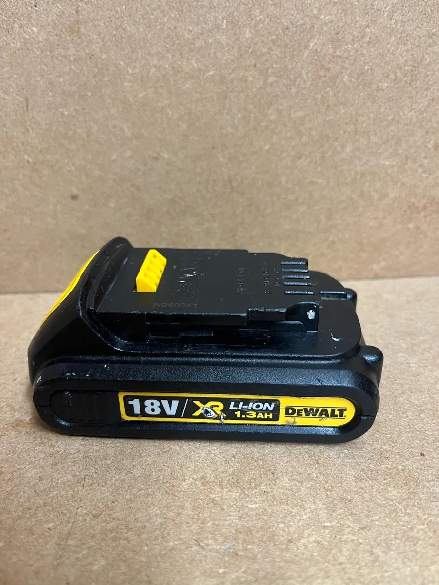 Dewalt 1.3ah 18v battery - Image 2
