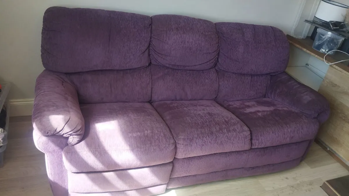 Recliner sofa  free to take away - Image 1