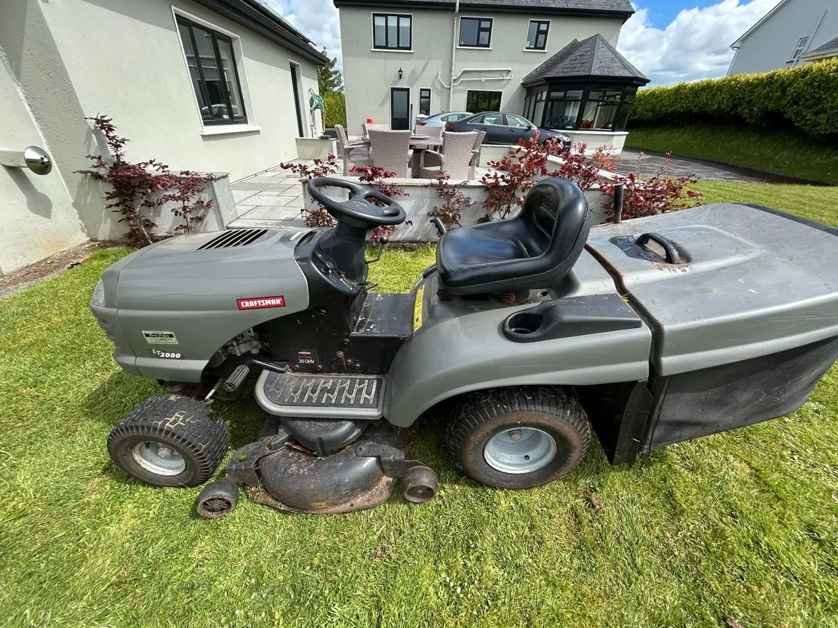 Craftsman LT2000 Tractor Mower - Image 1