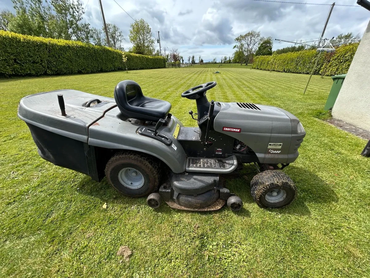 Craftsman LT2000 Tractor Mower - Image 2