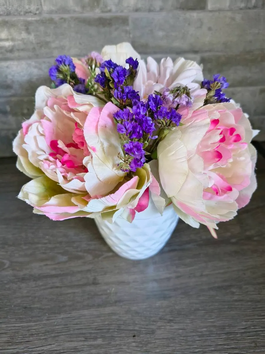 Artificial flower arrangement/ceramic pot - Image 3