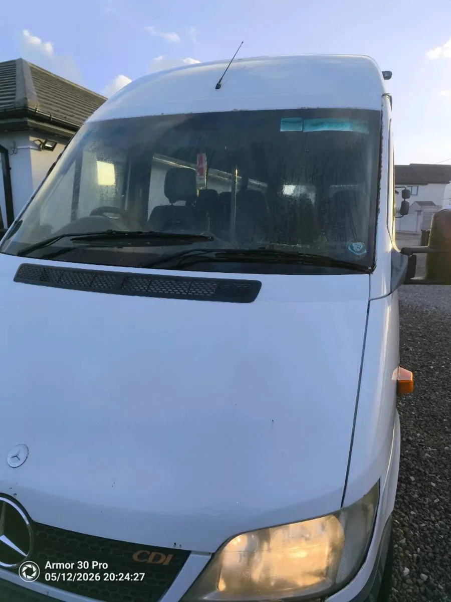 18 seater minibus - Image 1