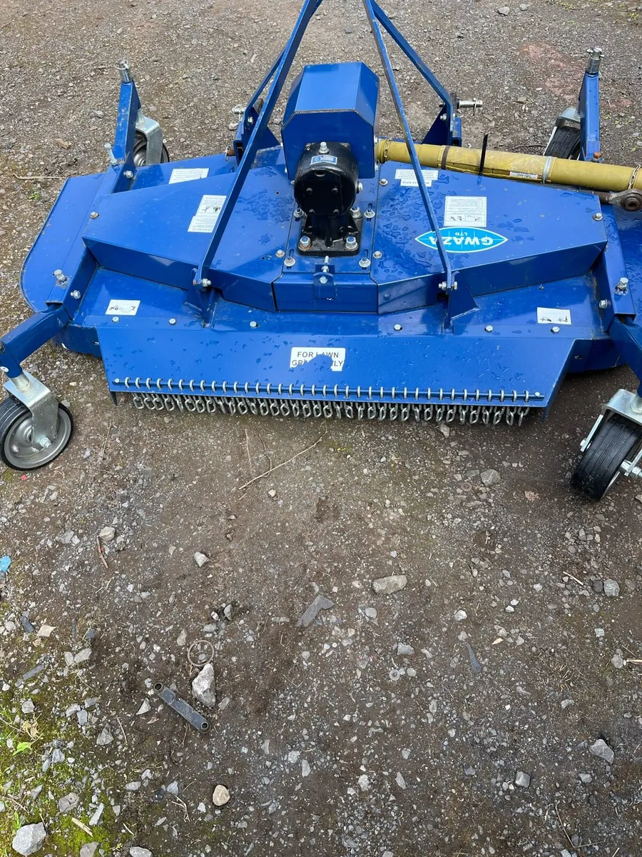 Finishing mower - Image 1