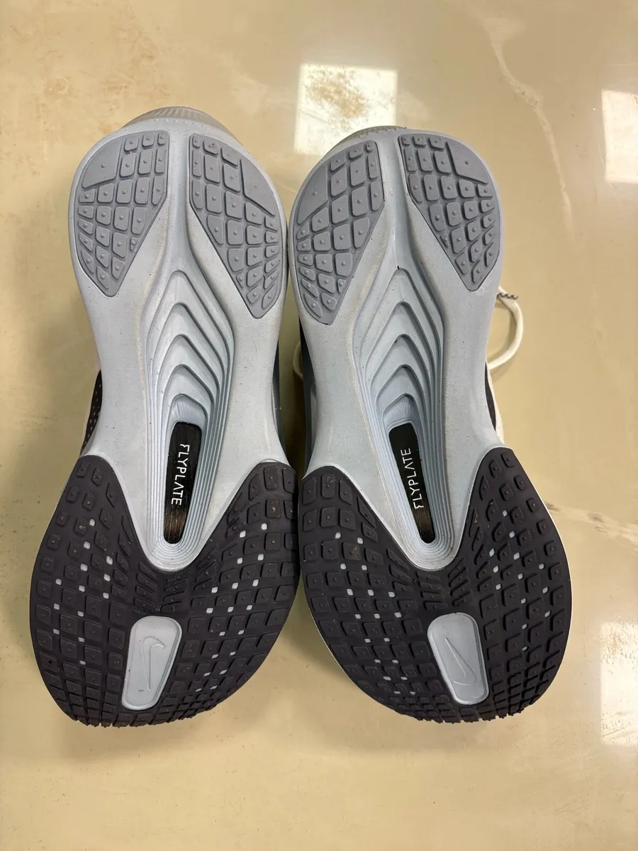 Nike zoom fly running shoes - Image 4