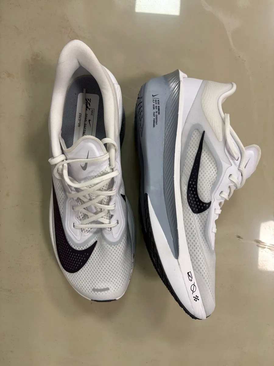 Nike zoom fly running shoes - Image 3