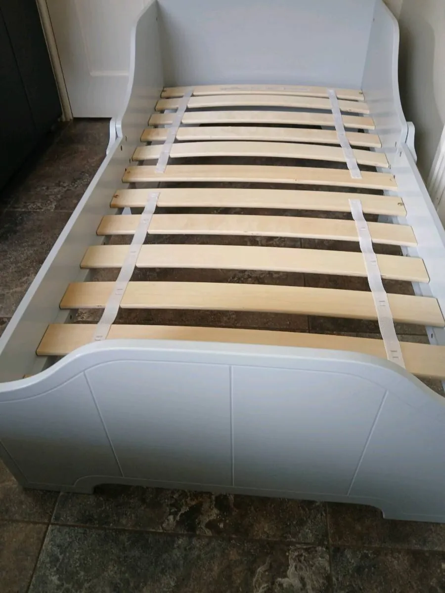 Toddler bed.  140 x 70. - Image 4